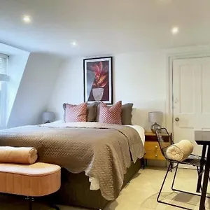 Ideally Located 2 Bedroom Luxury Apartment