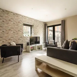  Apartment Quarters: Modern Centre Hub 3 Bed United Kingdom