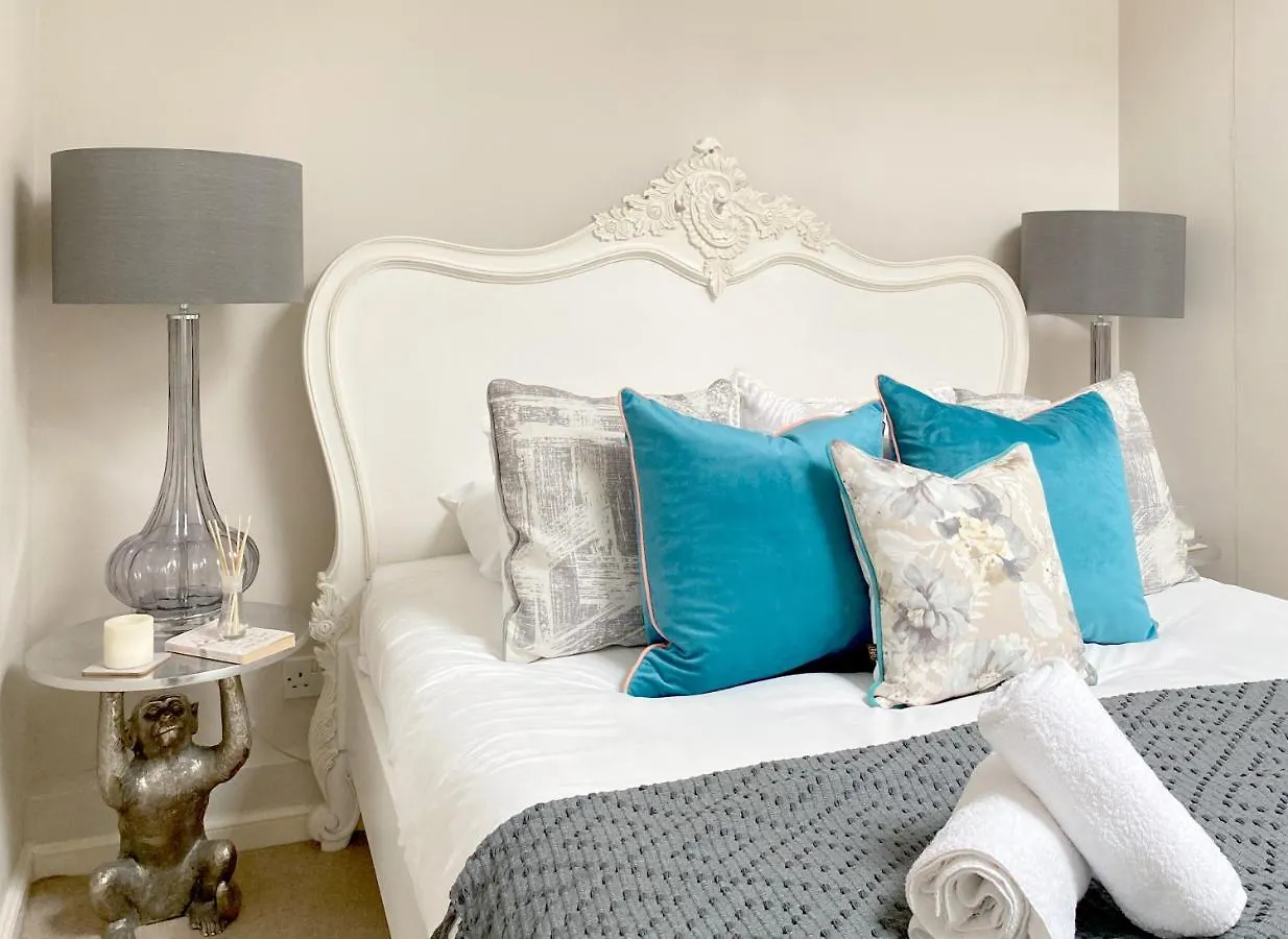 Price & Weeks - Heart Of Bath Villa United Kingdom
