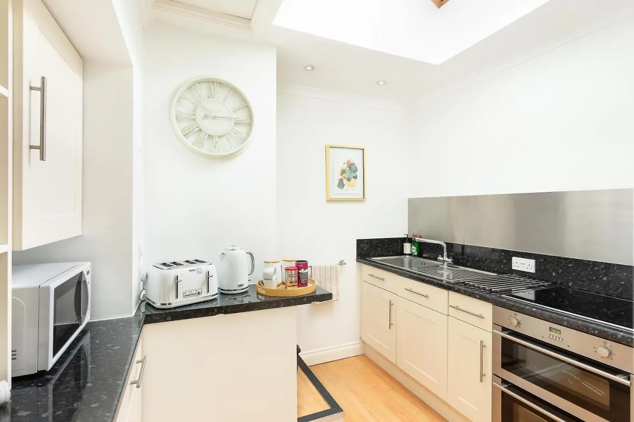 Price & Weeks - Heart Of Bath Villa 0*,